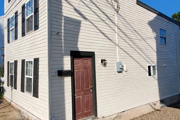 122 N HIGH ST
