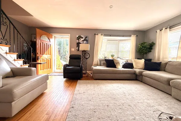 1516 BURMONT RD