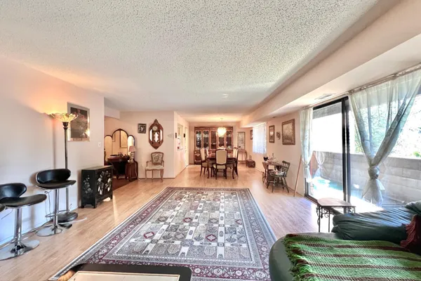 9 SUNTOP CT 201