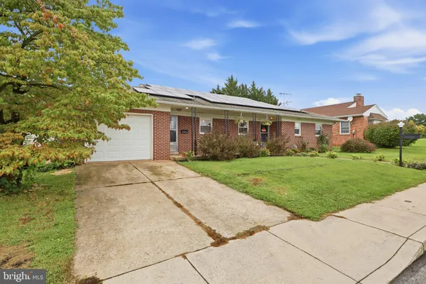 212 GROSS AVE
