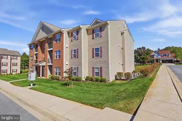 800 WEMBLEY DR 2D