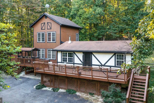 104 LAUREL LN
