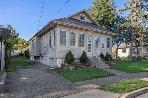 123 BARNABY AVE