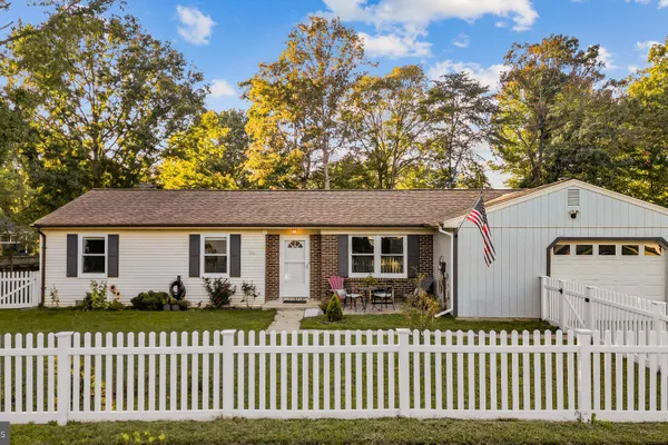 404 LINDEN LN