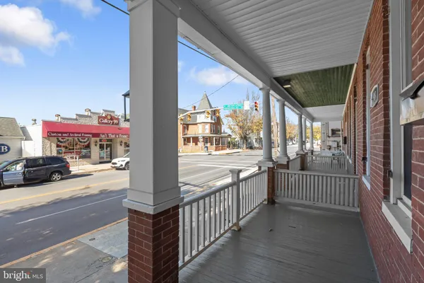 98 W MAIN ST