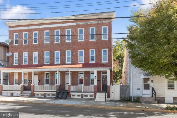 98 W MAIN ST