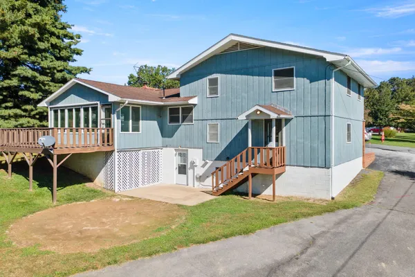 245 HOPEWELL AVE