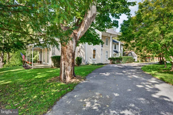 319 W 27TH ST