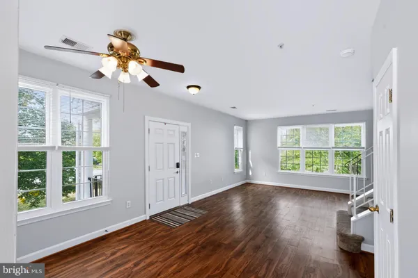 8635 WILLOW LEAF LN
