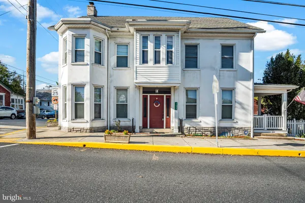 102 MAIN ST