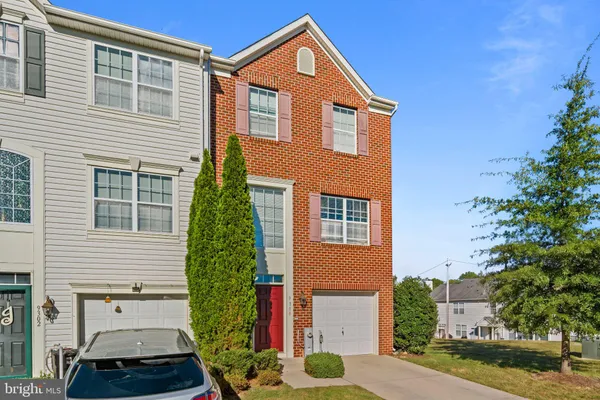 9300 SILVER CHARM DR