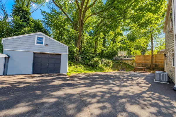 2208 BRETON DR