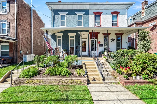 411 WALNUT ST