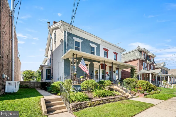 411 WALNUT ST