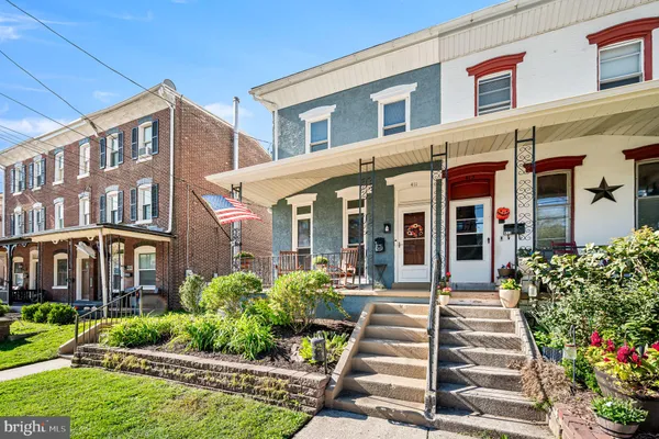 411 WALNUT ST