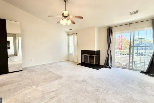 304 TRINITY CT 9