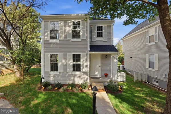 5708 CEDAR LN