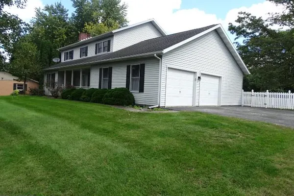438 LARKSPUR LN