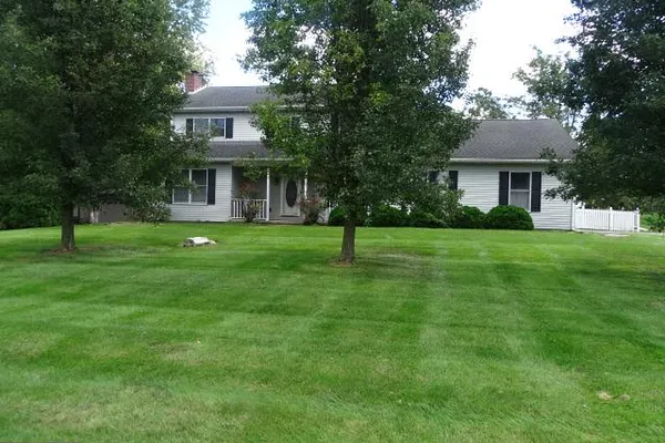 438 LARKSPUR LN