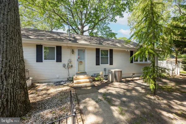 115 SWAN BLVD