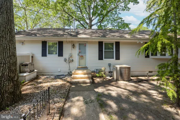 115 SWAN BLVD