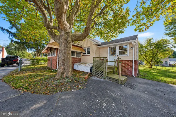 1704 MEETINGHOUSE RD