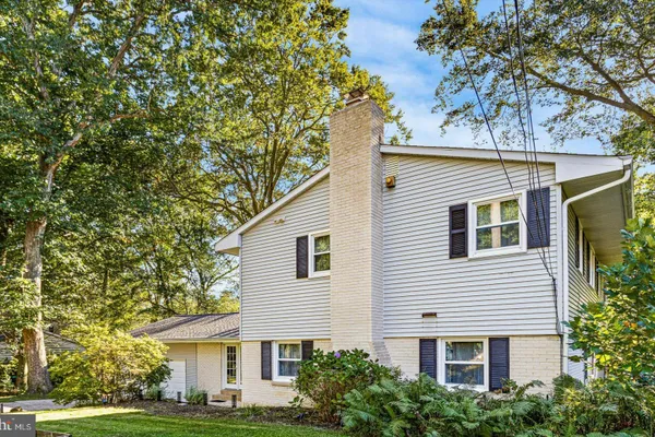4 N CLIFFE DR