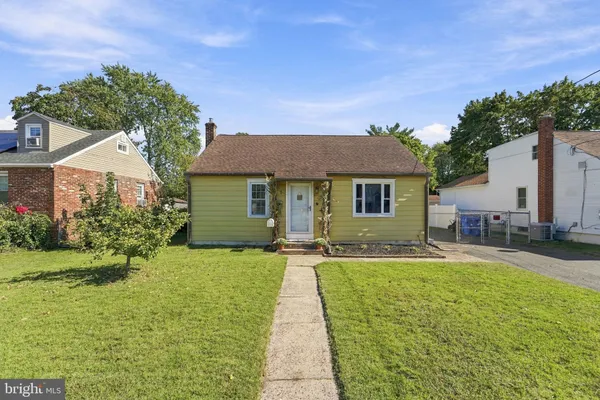 8 PANCOAST BLVD