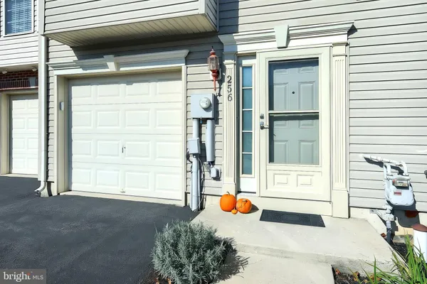 256 COUNTRY RIDGE DR