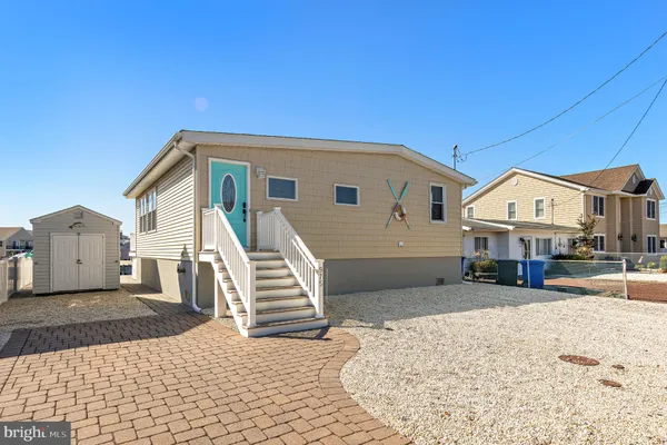 975 BEACH HAVEN W BLVD