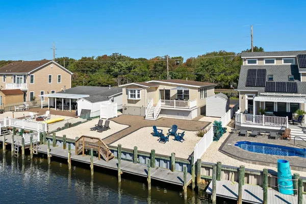 975 BEACH HAVEN W BLVD