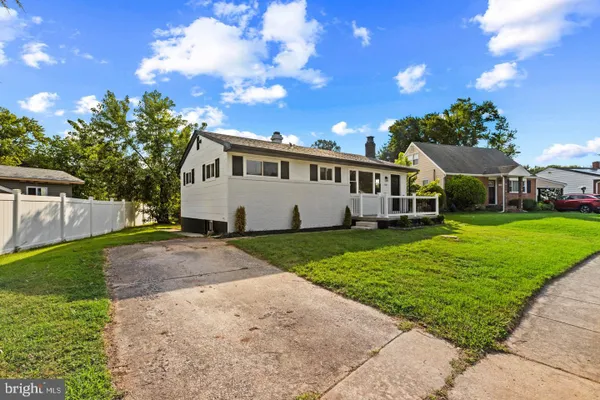 1201 WHITMAN DR