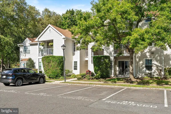 522 WALDEN CIR