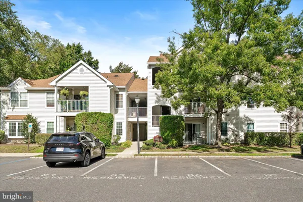 522 WALDEN CIR