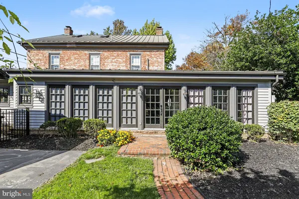 221 LINCOLN WAY