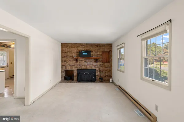 736 MAGNOLIA DR