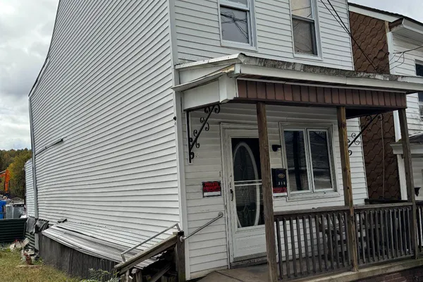 318 W CHESTER ST