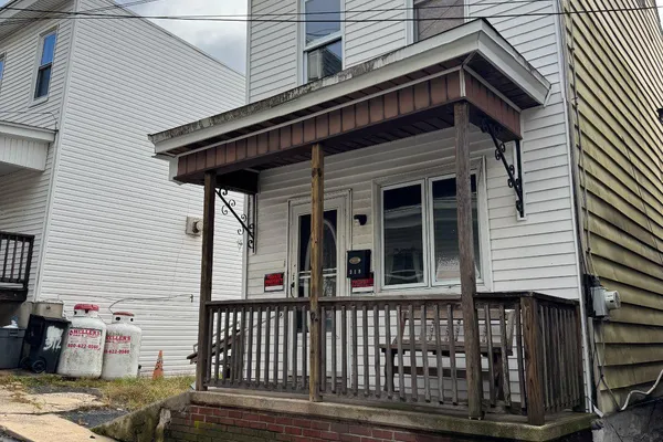 318 W CHESTER ST