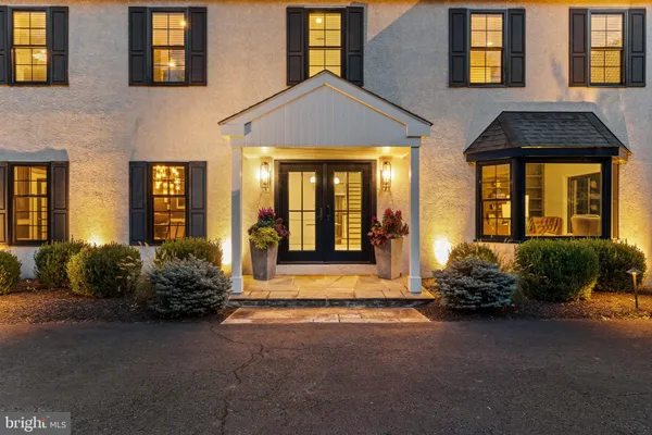 18 COLTS NECK DR