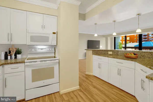 3800 FAIRFAX DR 105