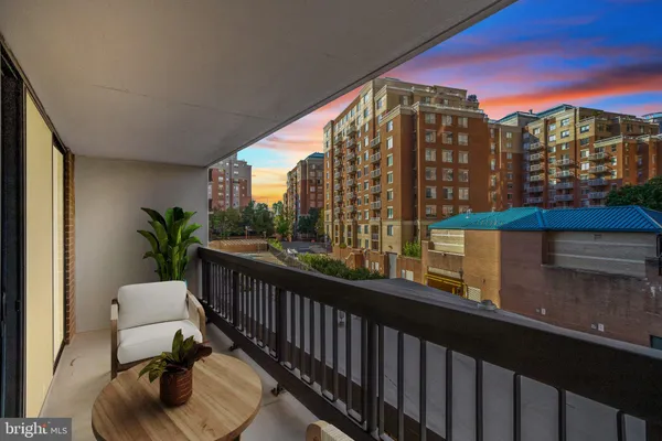 3800 FAIRFAX DR 105