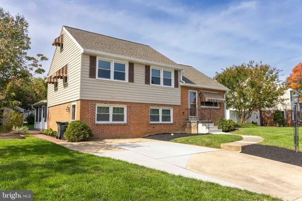2615 E ROBINO DR