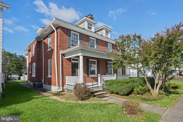 7 MAIN ST