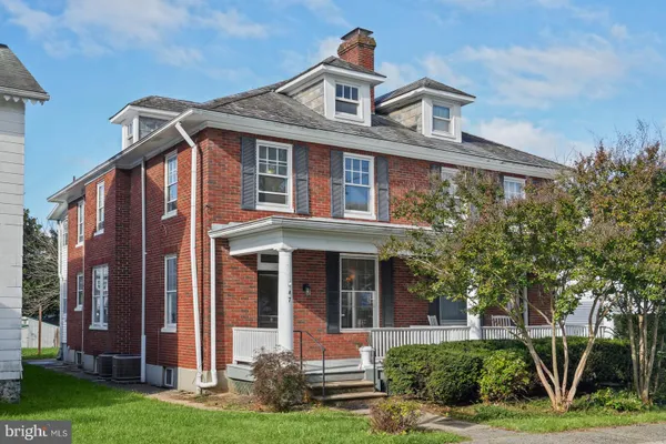 7 MAIN ST