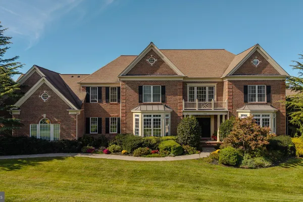 104 MEADOWVIEW DR