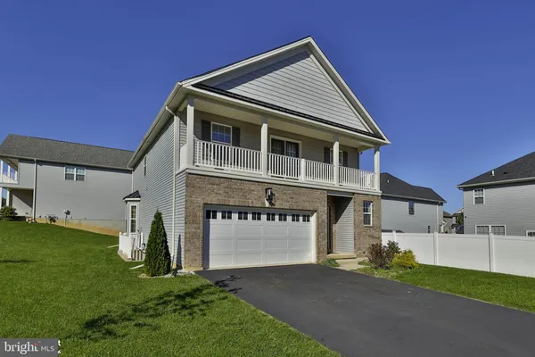 307 BENDELOW LN