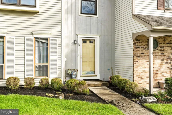 19 DEVON CT