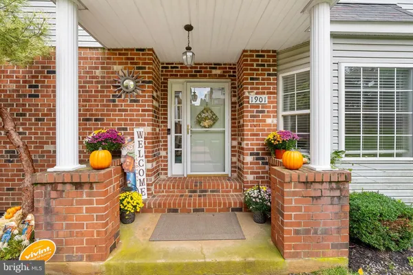 1901 HARRISON CT