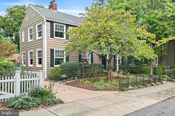 2 MURRAY AVE