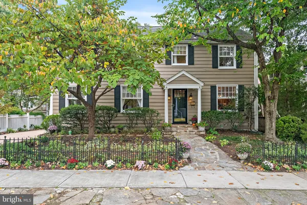 2 MURRAY AVE